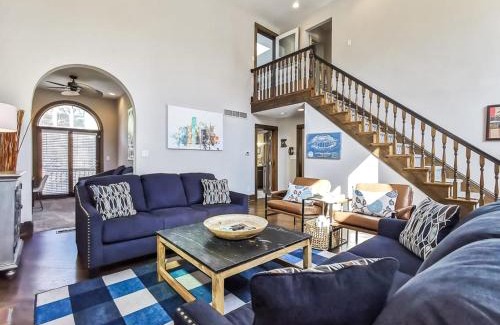 West Plaza Casa | Stunning Plaza Home-Location Unbeatable-New Remodel