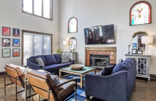 West Plaza Casa | Stunning Plaza Home-Location Unbeatable-New Remodel