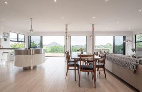 Kohimarama Casa | Stunning Poolside Residence