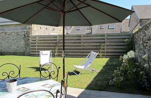 Bretteville-sur-Ay Casa | Maravillosa casa de vacaciones privada con WIFI, TV, terraza, mascotas permitida y aparcamiento