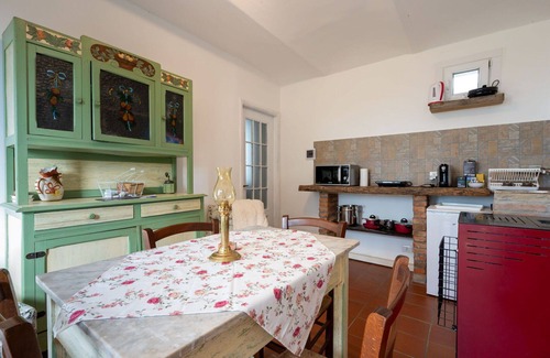 San Damiano dʼAsti Casa | Estupenda casa de vacaciones privada con A/C, WIFI, TV, patio, vista panorámica, aparcamiento