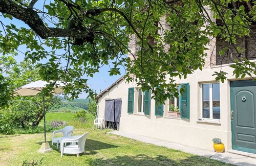 San Damiano dʼAsti Casa | Estupenda casa de vacaciones privada con A/C, WIFI, TV, patio, vista panorámica, aparcamiento