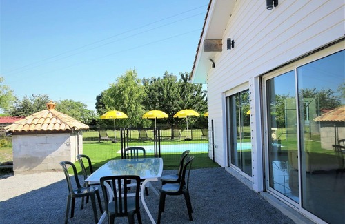 Civrac-en-Medoc Casa | Casa de vacaciones privada con WIFI, piscina privada, TV, terraza, vista panorámica, aparcamiento