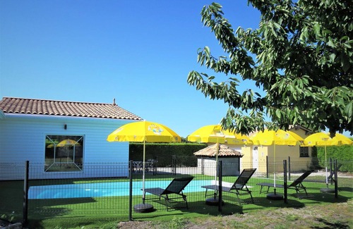 Civrac-en-Medoc Casa | Casa de vacaciones privada con WIFI, piscina privada, TV, terraza, vista panorámica, aparcamiento
