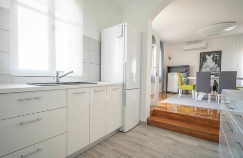 Klenovica Casa | Maravillosa casa de vacaciones privada con A/C, WIFI, piscina privada, TV, terraza y aparcamiento