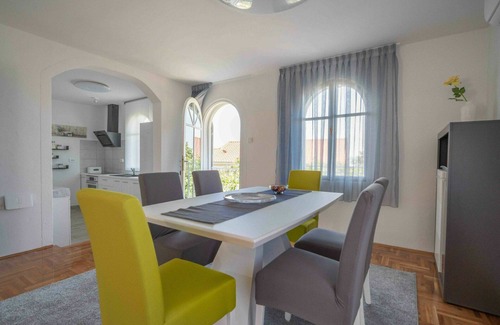 Klenovica Casa | Maravillosa casa de vacaciones privada con A/C, WIFI, piscina privada, TV, terraza y aparcamiento