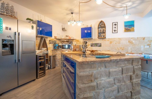 Novi Vinodolski Villa | Casa de vacaciones privada con piscina privada, WIFI, A/C, jacuzzi, TV, terraza, aparcamiento