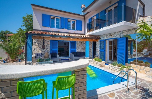 Novi Vinodolski Villa | Casa de vacaciones privada con piscina privada, WIFI, A/C, jacuzzi, TV, terraza, aparcamiento