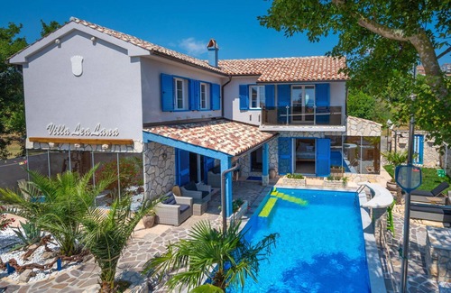 Novi Vinodolski Villa | Casa de vacaciones privada con piscina privada, WIFI, A/C, jacuzzi, TV, terraza, aparcamiento