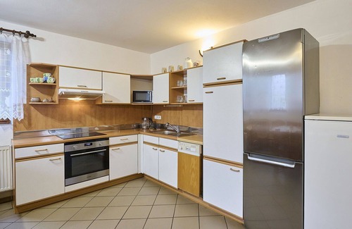 Korenov Casa | Casa de vacaciones privada con WIFI, piscina privada, TV, terraza, mascotas permitida, aparcamiento