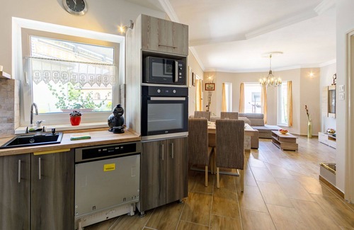 Balatonlelle Casa | Maravillosa casa de vacaciones privada para 5 personas con WIFI, TV, terraza y aparcamiento