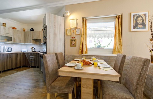 Balatonlelle Casa | Maravillosa casa de vacaciones privada para 5 personas con WIFI, TV, terraza y aparcamiento