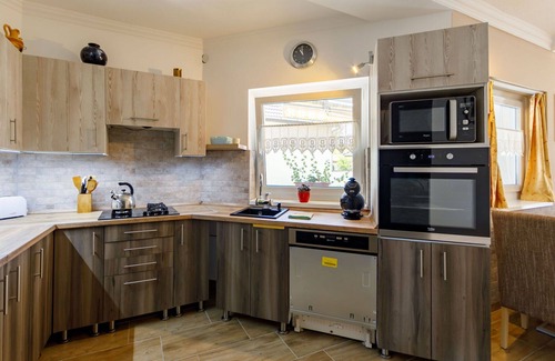 Balatonlelle Casa | Maravillosa casa de vacaciones privada para 5 personas con WIFI, TV, terraza y aparcamiento