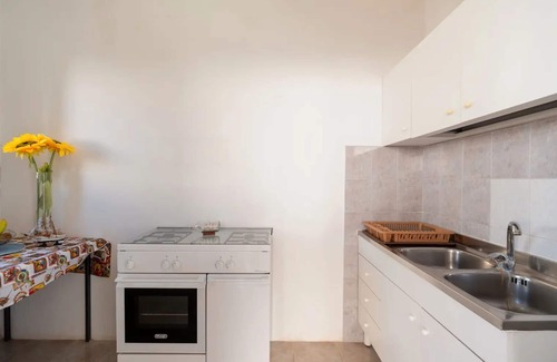 Porto Cesareo Villa | Maravillosa casa de vacaciones privada para 4 personas con A/C, TV y patio