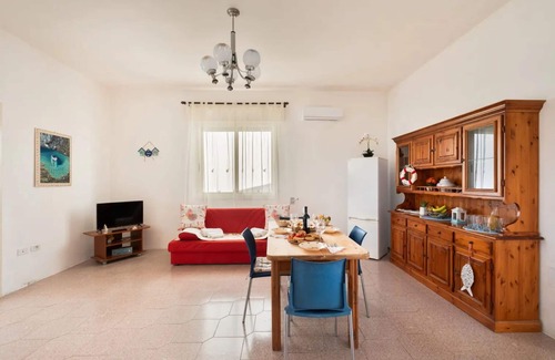 Porto Cesareo Villa | Maravillosa casa de vacaciones privada para 4 personas con A/C, TV y patio