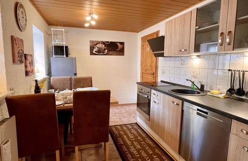 Grossschoenau Casa | Maravillosa casa de vacaciones privada con WIFI, bañera de hidromasaje, TV, terraza, aparcamiento