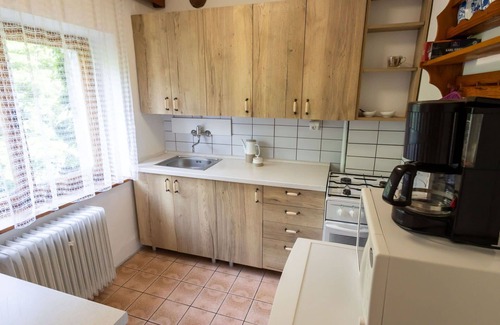 Dobren Casa | Preciosa casa de vacaciones privada para 6 personas con TV, patio, mascotas permitida y aparcamiento