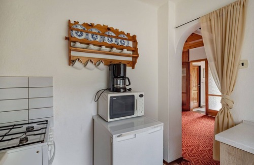 Dobren Casa | Preciosa casa de vacaciones privada para 6 personas con TV, patio, mascotas permitida y aparcamiento