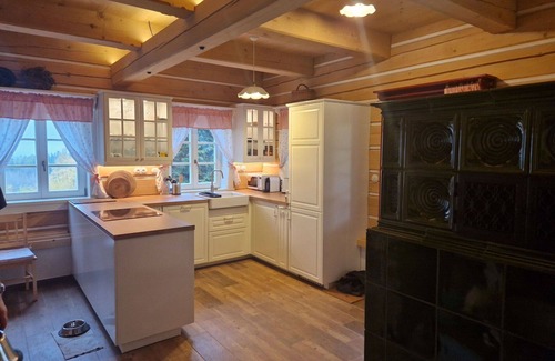 Strasin Villa | Preciosa casa de vacaciones privada con WIFI, mascotas permitida, vista panorámica, aparcamiento
