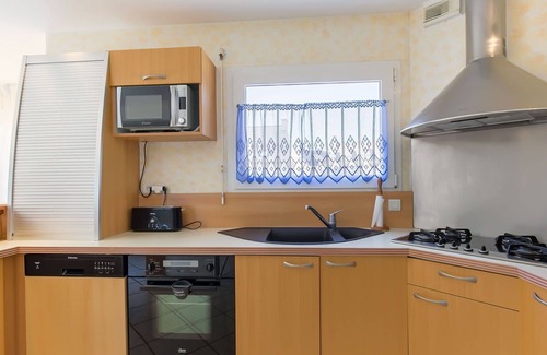 Berven Casa | Maravillosa casa de vacaciones privada con WIFI, TV, terraza, mascotas permitida y aparcamiento