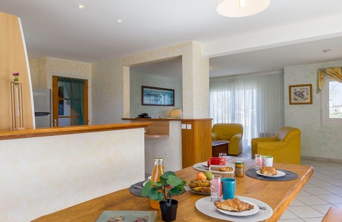 Berven Casa | Maravillosa casa de vacaciones privada con WIFI, TV, terraza, mascotas permitida y aparcamiento