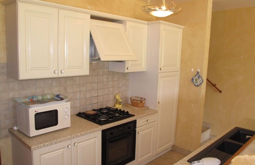 Grillon Casa | Maravillosa casa de vacaciones privada con TV, patio, mascotas permitida y aparcamiento