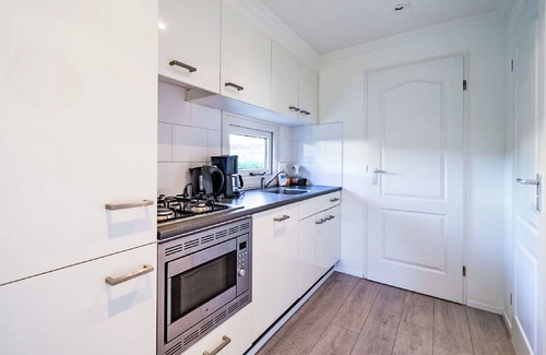 Dordtse Biesbosch Casa | Preciosa casa de vacaciones privada para 4 personas con WIFI, piscina, TV, terraza y aparcamiento
