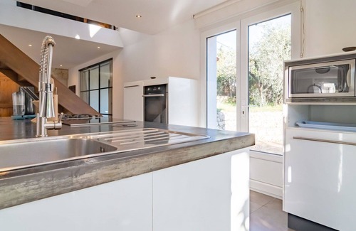 Salernes Casa | Maravillosa casa de vacaciones privada con A/C, piscina privada, WIFI, TV, terraza, aparcamiento