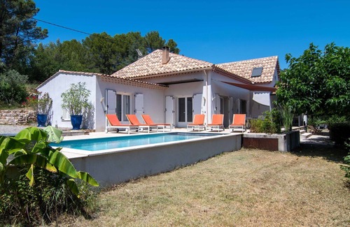 Salernes Casa | Maravillosa casa de vacaciones privada con A/C, piscina privada, WIFI, TV, terraza, aparcamiento