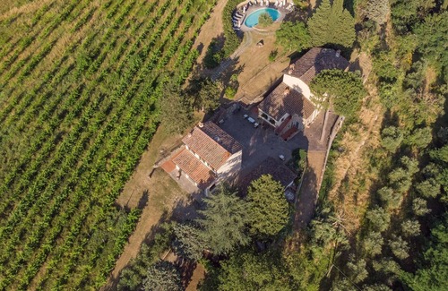 Dicomano Villa | Casa de vacaciones privada con WIFI, piscina privada, TV, patio, vista panorámica, aparcamiento