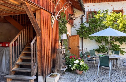 Regau Villa | Maravillosa casa de vacaciones privada para 8 personas con WIFI, TV, terraza y mascotas permitida