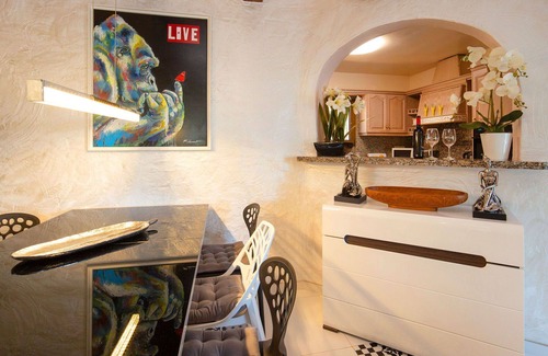 Urbanitzacio la Fustera Villa | Casa de vacaciones privada con piscina privada, jacuzzi, A/C, WIFI, TV, patio, mascotas permitida