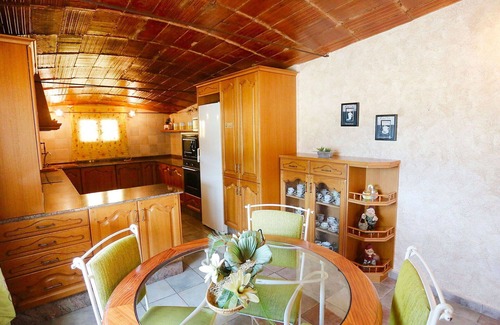 L'Aldea Casa | Casa de vacaciones privada con A/C, WIFI, piscina privada, jacuzzi, TV, patio