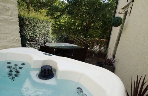 Brecon Casa | Estupenda casa de vacaciones privada con WIFI, jacuzzi, TV, patio, mascotas permitida y aparcamiento