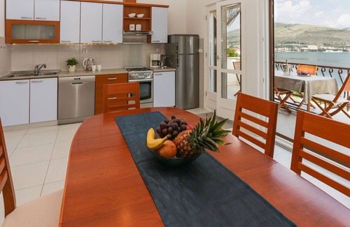 Okrug Donji Casa | Maravillosa casa de vacaciones privada con A/C, piscina privada, WIFI, TV, terraza y aparcamiento
