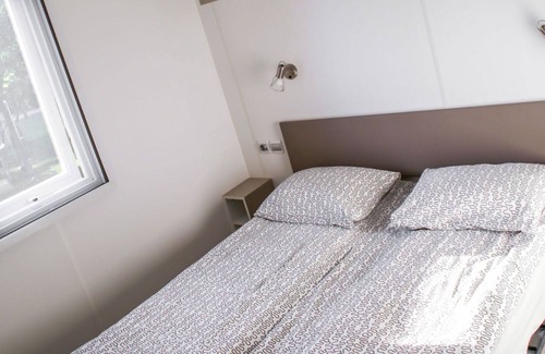 Dolni Pocernice Casa | Stunning private villa for 6 guests with pool, WIFI, terrace, pets allowed and parking