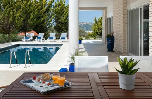 Pastida Villa | Casa de vacaciones privada con WIFI, A/C, piscina privada, TV, balcón, vista panorámica