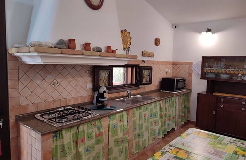 Villaggio delle Mimose Casa | Preciosa casa de vacaciones privada para 4 personas con TV, vista panorámica y aparcamiento