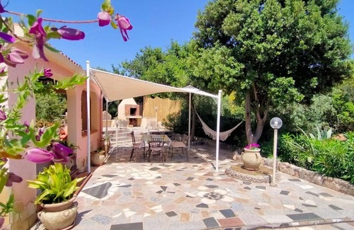 Villaggio delle Mimose Villa | Estupenda casa de vacaciones privada con WIFI, A/C, TV, mascotas permitida y aparcamiento