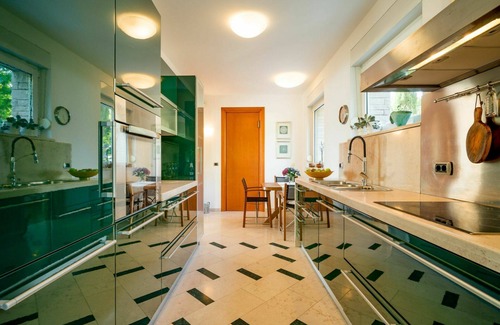 Zurkovo Villa | Preciosa casa de vacaciones privada con WIFI, piscina privada, A/C, TV, terraza, aparcamiento