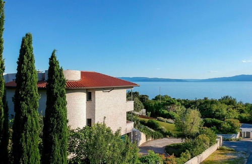 Zurkovo Villa | Preciosa casa de vacaciones privada con WIFI, piscina privada, A/C, TV, terraza, aparcamiento