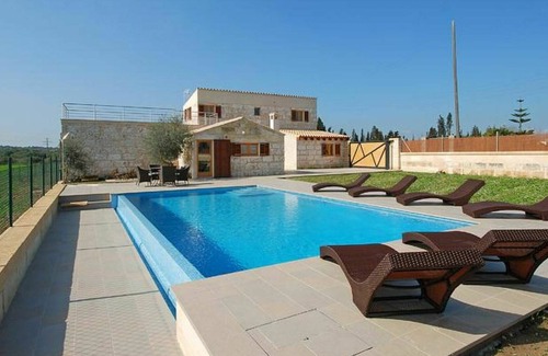 Llubi Villa | Preciosa casa de vacaciones privada con WIFI, piscina privada, A/C, TV, terraza, aparcamiento