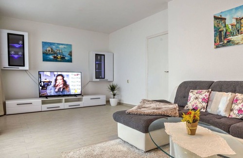 Klenovica Casa | Casa de vacaciones privada con bañera de hidromasaje, piscina privada, WIFI, A/C, TV, terraza