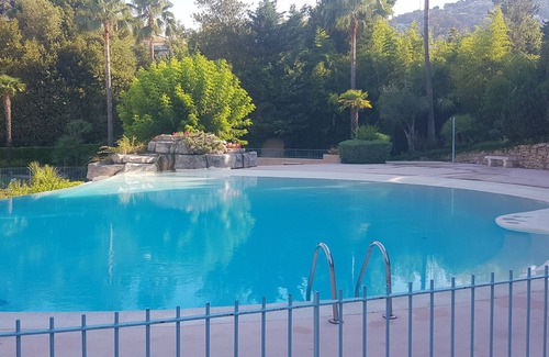 California - Pezou Apartamento | Impresionante propiedad en residencia segura con piscina y parking