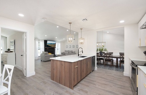 Cross Mountain Casa | Stunning Remodeled Vacation Home in Leon Springs, San Antonio
