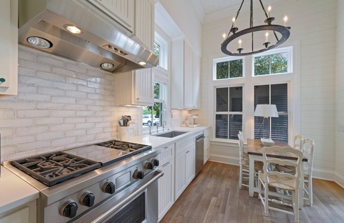 Cottage District Casa | Stunning Renovated Seaside, FL Home + 2 Adult Bikes, Sleeps 8 - Pet Friendly!