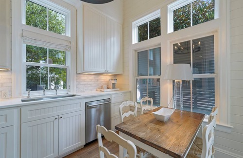 Cottage District Casa | Stunning Renovated Seaside, FL Home + 2 Adult Bikes, Sleeps 8 - Pet Friendly!