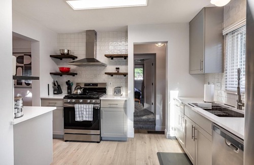 Oak Park Casa | Stunning, Renovated 4BR/3.5BA with Backyard!