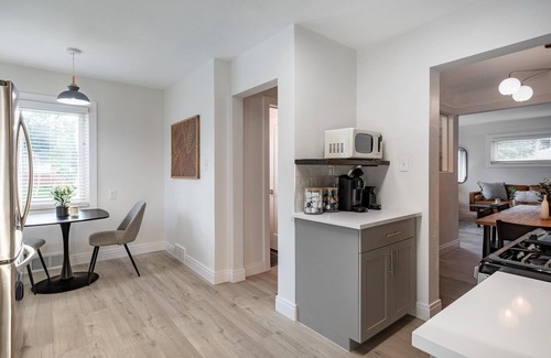 Oak Park Casa | Stunning, Renovated 4BR/3.5BA with Backyard!