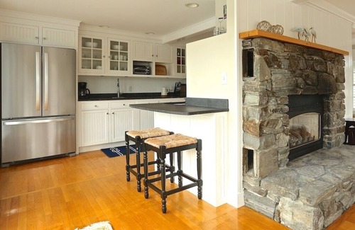 West Boothbay Harbor Casa | ¡Impresionante casa frente al agua renovada, muelle privado de aguas profundas y abundancia de Windows!